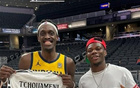 看NBA東決，瓊阿梅尼與西亞卡姆互換球衣