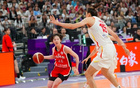 中國(guó)女籃敗北，張子宇17+9難救局！全隊(duì)情緒低落。